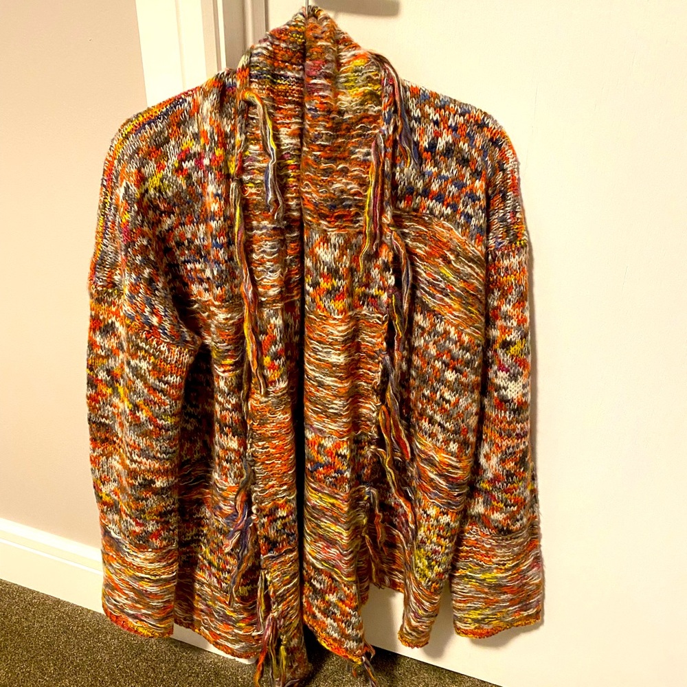 Sweater sleeves 20 1/2” / length 29 1/2” / width 22 1/2” (size M-L)